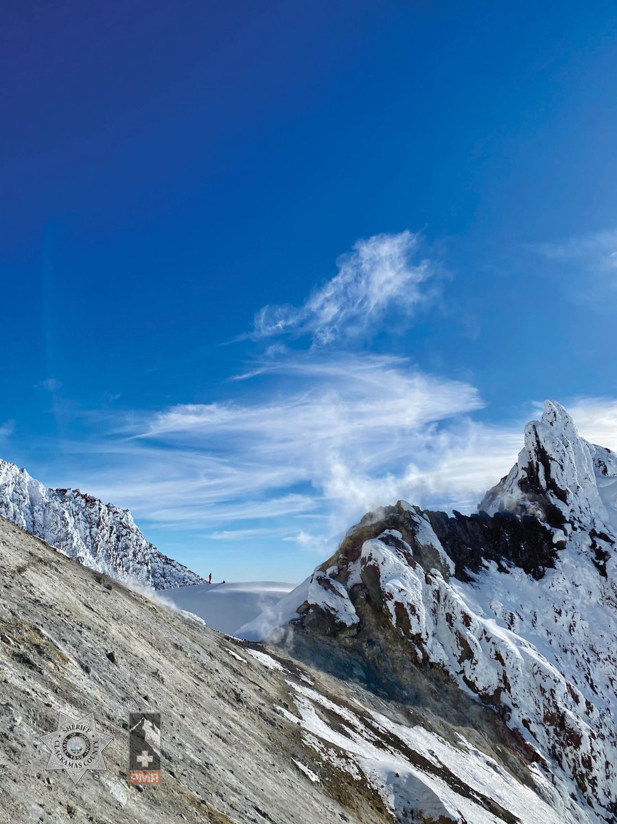 ClackCoSheriff's tweet image. NEWS RELEASE: Sheriff's Office Leads Successful Rescue After Woman Falls Hundreds of Feet on Mt. Hood -- clackamas.us/sheriff/2023-1…
