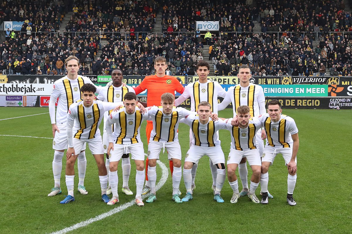BertJanBoer's tweet photo. Nu al een memorabele elftalfoto. https://t.co/vELhYAu3z4