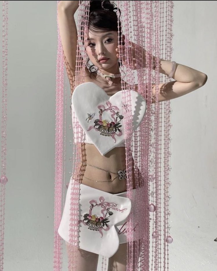 VENUSCHIVE's tweet photo. peach lust ss23 https://t.co/TECia5gUUR