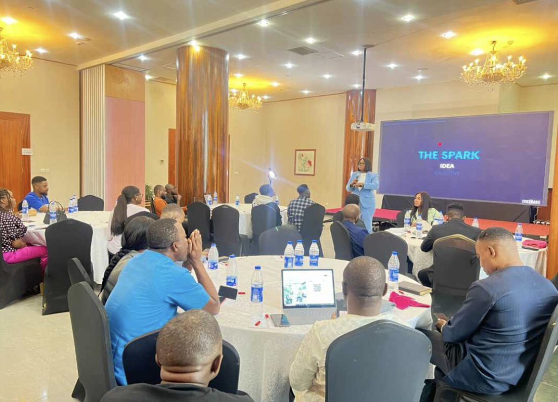 itz_zarah's tweet photo. Attended the Elevate Master Class last week Organized by @B__Oracle
It was a wonderful event.
I learnt a lot and met like minds.
The Speakers were so powerful.
I represented @pluralcode and it was worth it. #elevatemasterclass #Unicorns #Entrepreneurship #networking https://t.co/9Ecgiw26G9