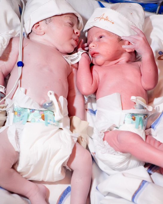 Meus meninos chegaram &hearts;️ 27/11/2023  34 semanas e 3 dias  &Aacute;lvaro  2.356g  45cm  14:08   Ant&ocirc;nio  2.090g 44cm<a href="/tag/ficaanapaula"class="tags"><span>#ficaanapaula</span></a>