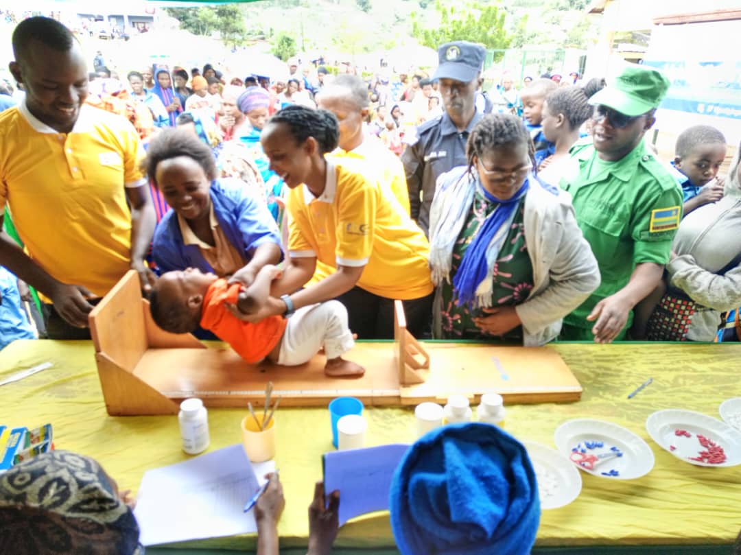 NgororeroDistr's tweet photo. Hatangijwe icyumweru cyahariwe ubuzima bw'umwana n'umubyeyi.  Ku rwego rw'Akarere igikorwa cyabereye @Gatumbasector ku nsanganyamatsiko igira iti:  "HEHE N'IGWINGIRA RY'UMWANA:TWITE KU BUZIMA BW'UMUBYEYI UTWITE N'UMWANA , IMIRIRE N'ISUKU DUKINGIZA ABANA BOSE" @RwandaHealth https://t.co/vhNKGhyZZI