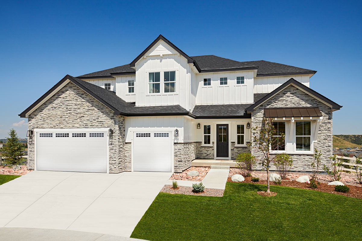 RAHomes's tweet photo. Modeled at Vista Pines at Crystal Valley in Castle Rock, CO, this exciting Harmon home boasts ample living space with plenty of options for entertaining guests during the holidays! See where we build this inspired floor plan: https://t.co/CjX1OPcYvV #ModelHomeMonday 🏠 https://t.co/6HFvwEpEP4