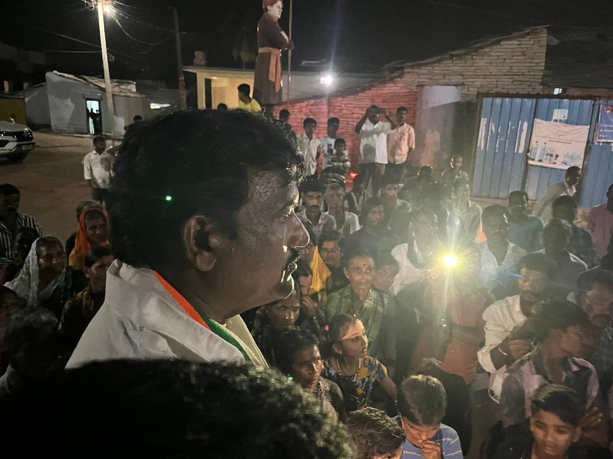 JSPTelangana's tweet photo. నేడు తాండూరు నియోజకవర్గం బషీరాబాద్ మండలం ఎక్మాయి గ్రామం జరిగిన సభలో పాల్గొనిన జనసేన బీజేపీ ఉమ్మడి అభ్యర్ది శ్రీ నేమూరి శంకర్ గౌడ్ గారు ,బీజేపీ జిల్లా ప్రధాన కార్యదర్శి రమేష్ కుమార్ గారు,జనసేన పార్టీ ముఖ్య నాయకులు ఆకుల రవీందర్ గారు  మరియు బోయిని అమరేష్ గారు....ఎక్మాయి గ్రామం. జనసైనికులు శ్రీకాంత్ ,సంతు, నరేష్  మరియు గ్రామం లోని  పెద్దలు మహిళలు పాలుగొని సభను విజయవంతం చేసారు