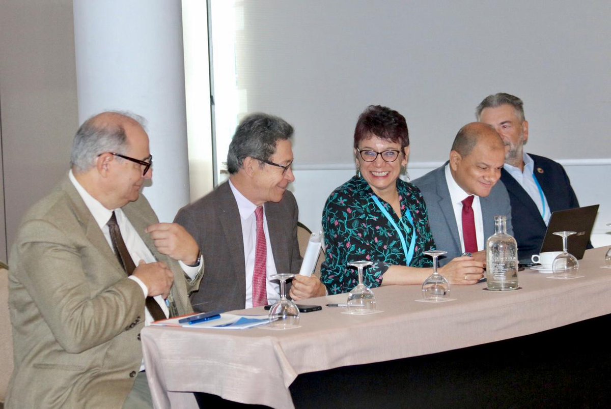 MinSaludCol's tweet photo. La transformación del sistema de #Salud debe enfocarse en las necesidades de la personas, familias y comunidades. En ese sentido, los territorios y en especial los entes territoriales son de máxima relevancia en el desarrollo de la Atención Primaria en Salud APS y la habilitación y conformación de Redes Integrales e Integradas de servicios de salud RIISS.