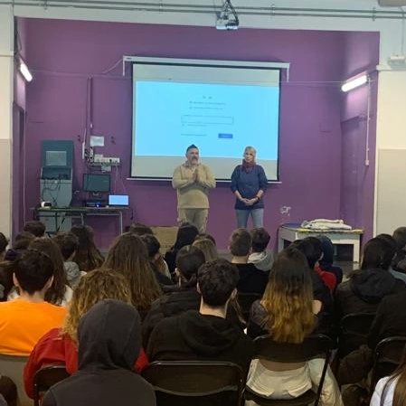 INSDperramon's tweet photo. Dins del marc del servei comunitari de l'institut, el passat divendres 24 va tenir lloc la fira d'entitats d'Arenys de Munt a l'institut Domènec Perramon, organitzada per la comissió de projectes de 3r i 4t d'ESO. https://t.co/dXmsfjJGkA