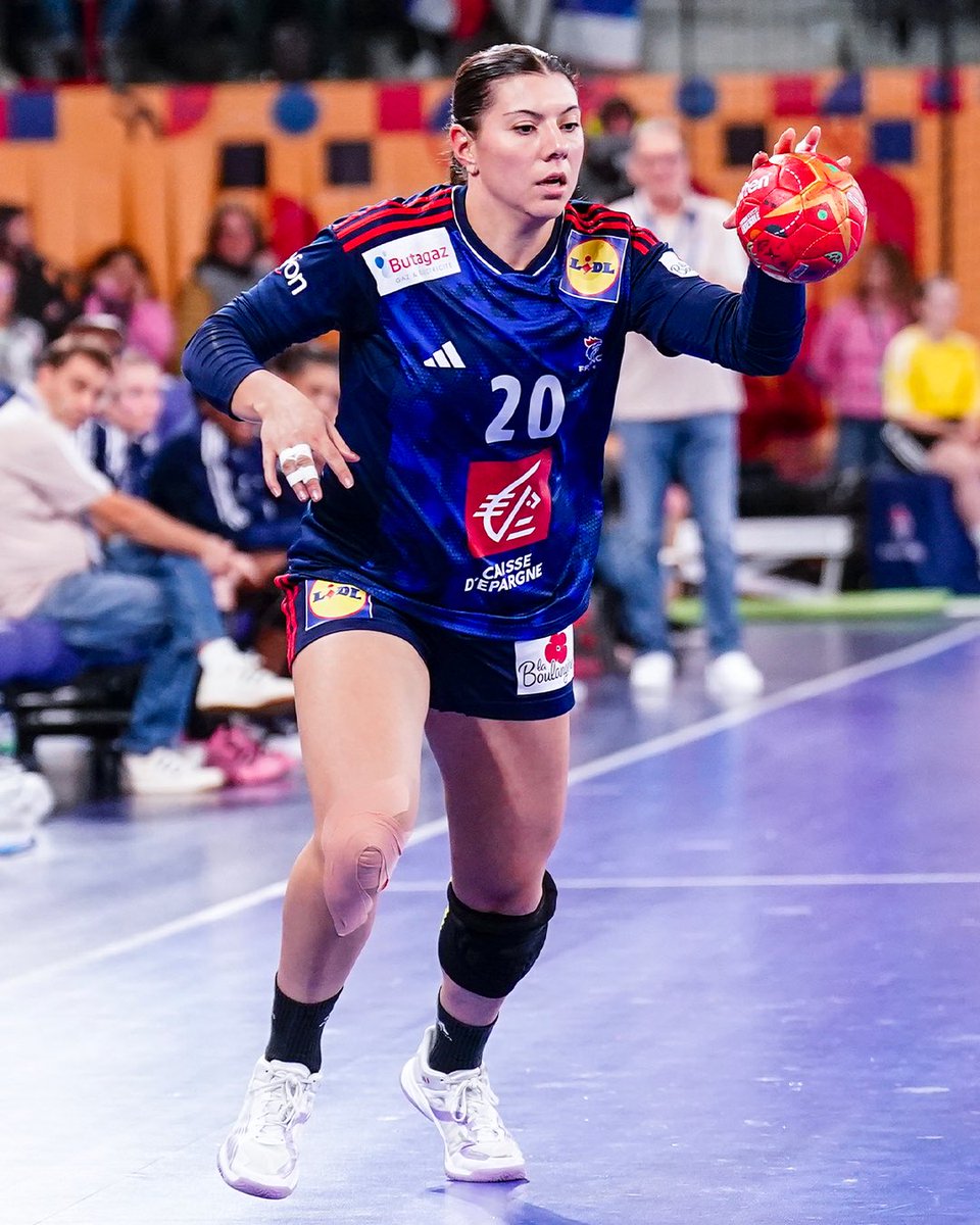 C’est à chaque fois un immense plaisir d’être sélectionnée pour un mondial et pouvoir représenter la <a href="/FRAHandball/">Equipes de France de Handball</a>.  À nous, désormais, d’honorer ces couleurs et faire le travail lors de la compétition. ALLEZ LES BLEUES !! 🇫🇷💪🏻

📸 <a href="/FRAHandball/">Equipes de France de Handball</a>

#LF20 #BleuEtFier