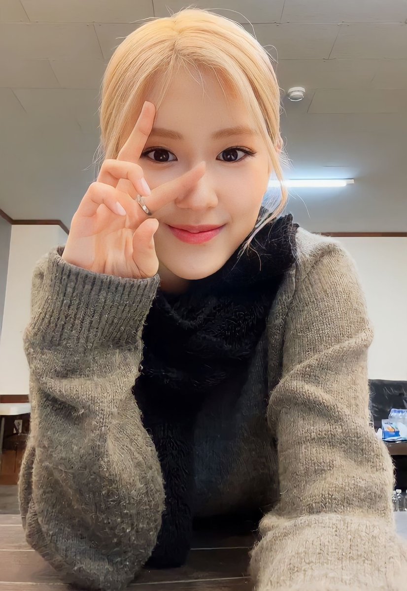 nonipika88's tweet photo. Bolehkah km sekiyowoo Rose 🌹🖤💗
🧏

#ROSE #Weverse_LIVE #BLINK #CHAEYOUNGPARK #HANKROSE https://t.co/zzXFHd8Uup