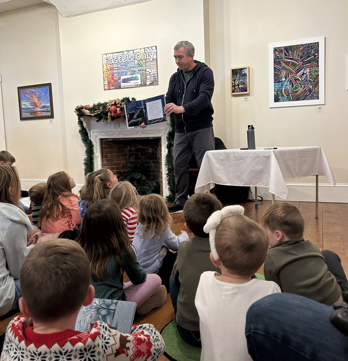 tavaresbooks's tweet photo. Thanks to everyone who came to my events in Maine and New Hampshire over the weekend! 🦌🎅🏼📚

#DasherTour https://t.co/4yKYrVQP9N