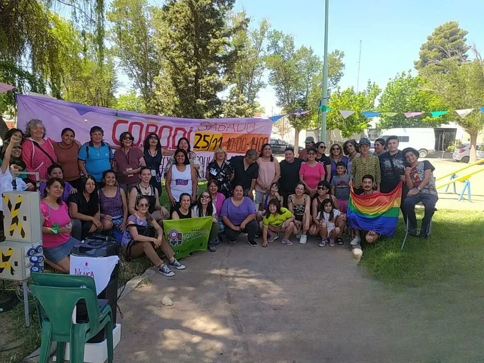 GenerosRn's tweet photo. #GenerosRN | 🗣️ Con una gran participación se realizó en Cipolletti la 4° edición del encuentro CO.PO.DI, una iniciativa de trabajo colectivo que busca promover la autonomía económica de mujeres y disidencias que transitan o transitaron violencia de género. https://t.co/m6LP7YZtaW