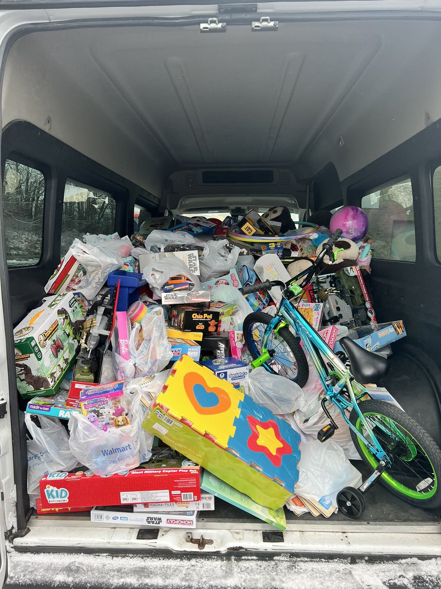 novipolice's tweet photo. Delivery Day!! Our #Novi community showed their generosity again this year during #StuffASquadCar. Thank you Novi. Your spirit of giving will certainly make a lot of kids smile on #Christmas. 🙏🎄🎁🎅🤶🧑‍🎄🌲@cityofnovi @ChiefZinser @ToysForTots_USA @Walmart https://t.co/qe3eZ8Xgw2