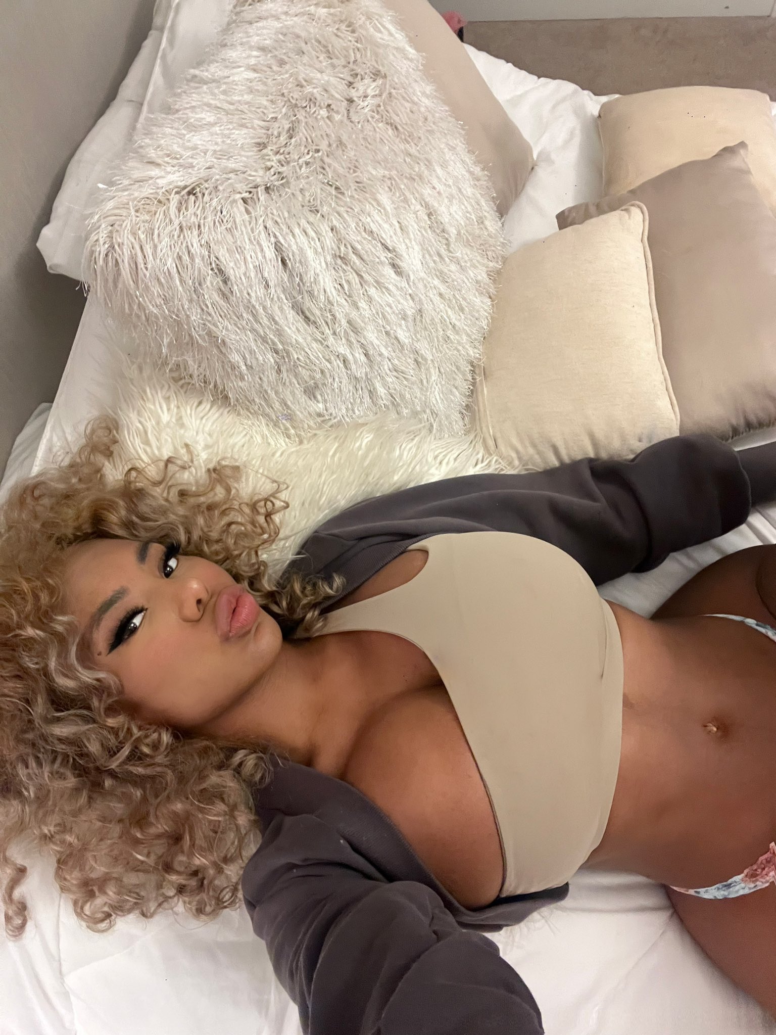 🍑 https://t.co/vEYT7n2l8N
