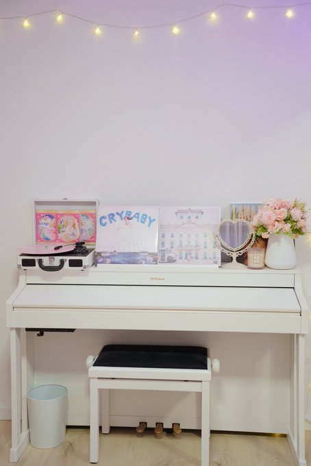 4 pic. Cleaned my room today ^o^ https://t.co/IFUTfG98rJ