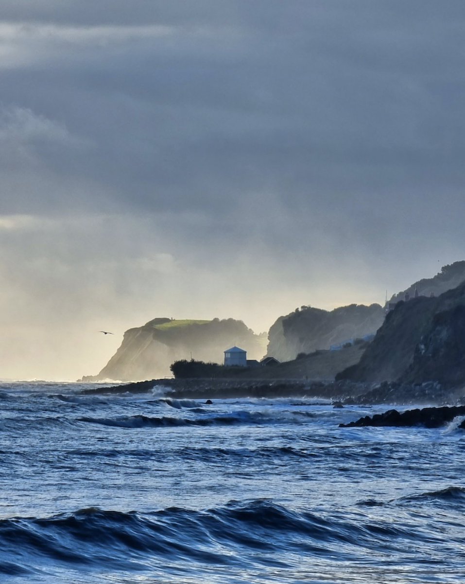 A blustery autumn day at Ventnor Bay.🌊😍

📸 Robin Clegg

#IOW #IsleofWight #LoveGreatBritain #UNESCO #AONB #HantsDaysOut #YearoftheCoast #Coast2023