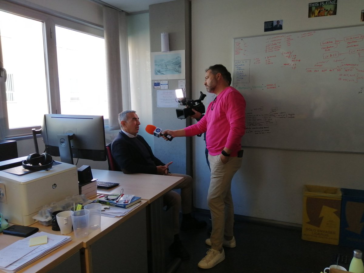 📌 Esta mañana en el instituto #VRAIN de la <a href="/UPV/">Universitat Politècnica de València</a>  hemos explicado cómo la IA se aplica a numerosos casos de uso y sectores de la mano del director de Transferencia Tecnológica de #VRAIN, Oscar Pastor