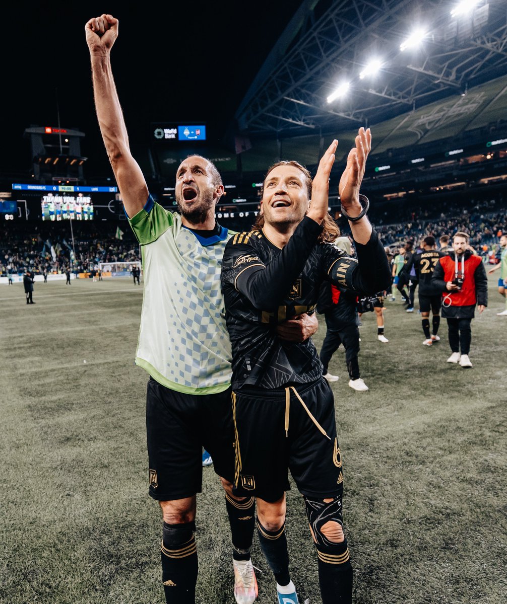 LAFC's tweet photo. 👋 Good morning, Los Angeles. 

How we feeling? https://t.co/AELYKCLtvJ