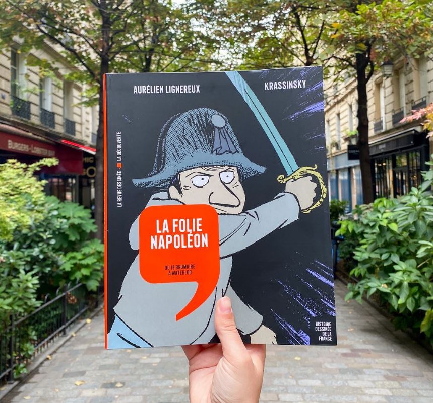 ⚔️Alors que le film #Napoleon de Ridley Scott est en salles et ne semble pas faire l'unanimité, replongez-vous dans le tome 14 de l'Histoire dessinée de la France "La folie Napoléon" pour une analyse riche, maline et nuancée de cette figure historique, loin des mythes classiques
