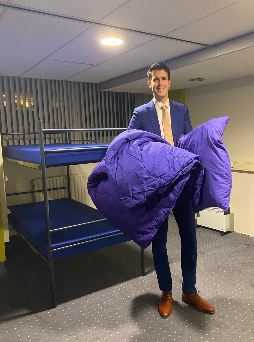 Het beddengoed ligt klaar: in Vlaardingen gaat de winteropvang voor daklozen open. Hard aan gewerkt en het is op tijd gelukt. Met deze temperaturen moet iedereen binnen kunnen slapen. #winterkouderegeling