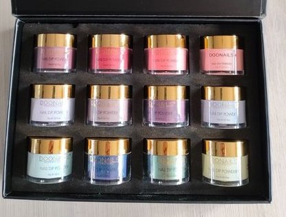 Mrs_Disbelief's tweet photo. Heel Marktplaats ploft uit elkaar van vrouwen die na 1 à 2 keer proberen #Doonails zat zijn. Voor mij is het echter een uitkomst! Ja, tis een precisieklusje en je moet wat geduld hebben, maar je hebt zeker 2 weken perfect gelakte nagels. Iemand die z'n kleuren kwijt wil? :)) #dtv https://t.co/5mHeLUlBIx