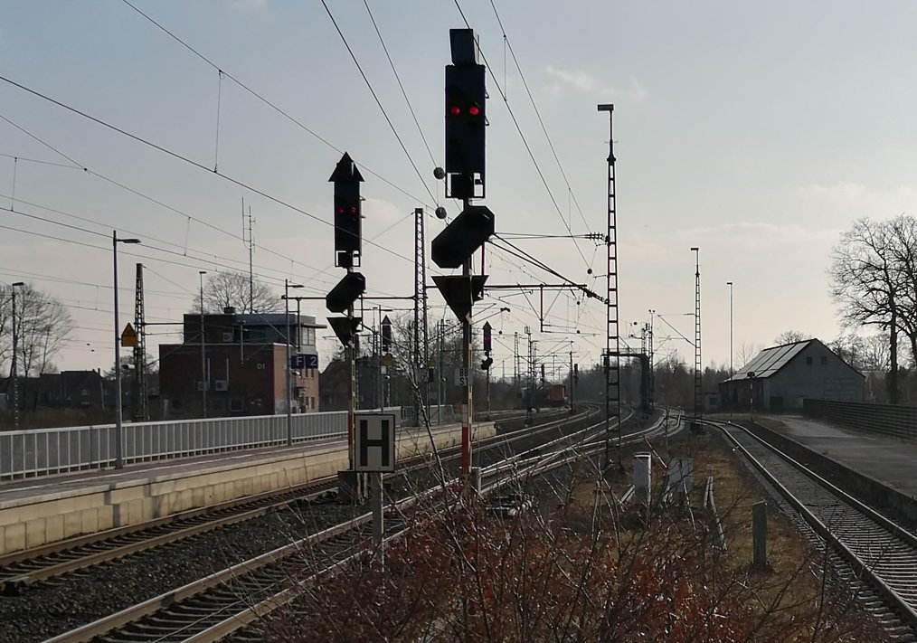 ESTWsim's tweet photo. Es rollt wieder - ESTW Diepholz und Kirchweyhe lieferbar!  Die beliebte Rollbahn wird fortgesetzt!  #estwsim https://t.co/4RpyhFzCJK