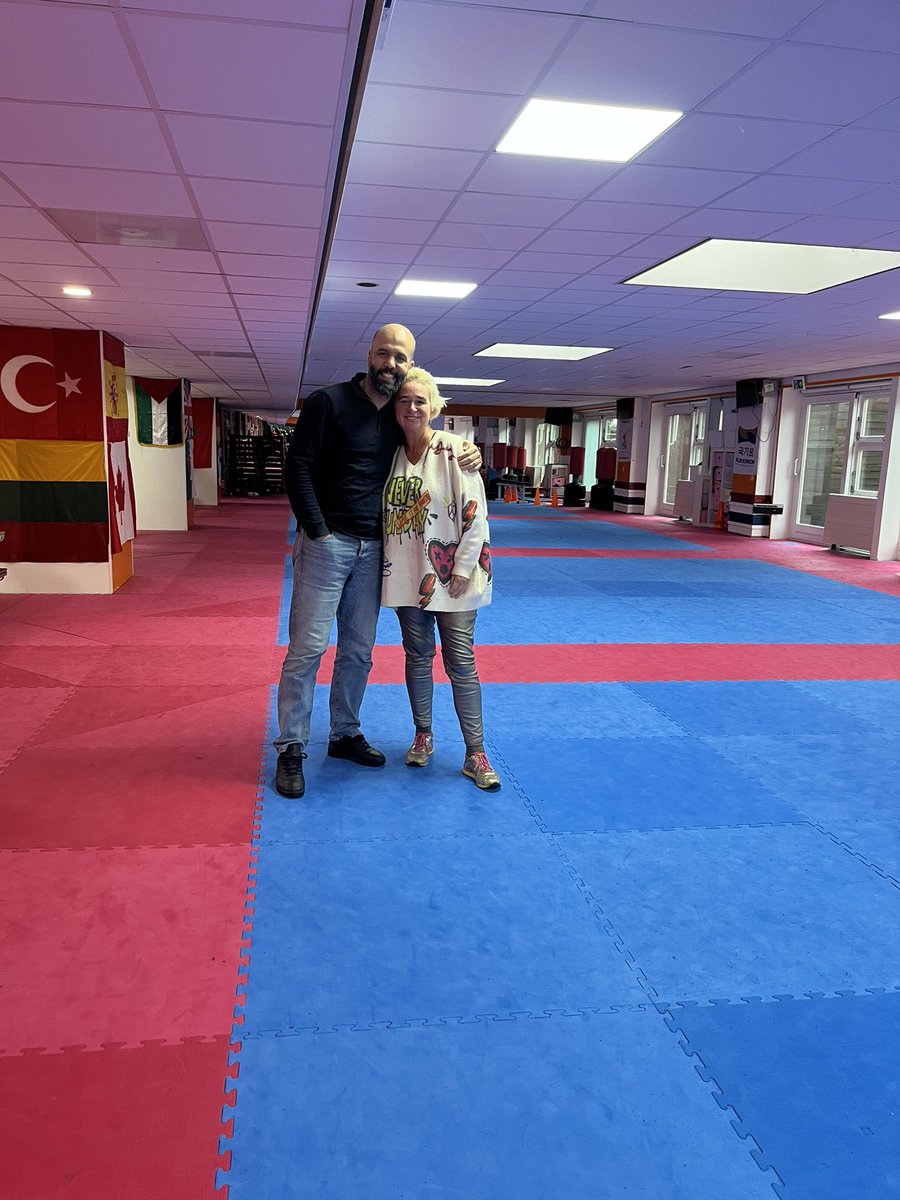 ernatruijens's tweet photo. 💚
* Knullen van Pameijer o.l.v. Pascal hebben orde weten te scheppen in de ‘materialen chaos’.
* Bezoek bij vriend Abdessamia / Abdel-Kwan.
Magistrale taekwondo-vereniging midden in de wijk. #kern 👌🏻
* machtige donatie van Hansaplast #bitjes Neem gerust contact op🫶🏻 https://t.co/OAcvkI8M2s