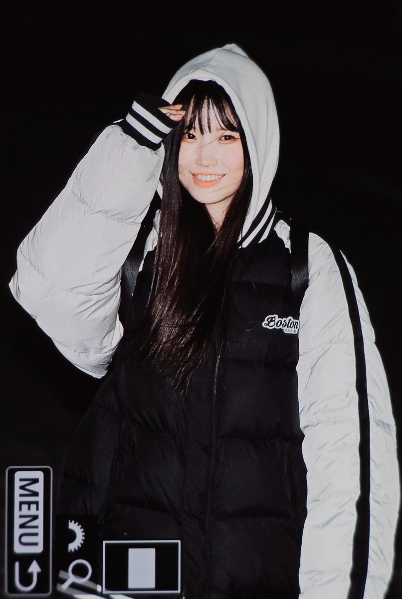 9clover_'s tweet photo. 231127 뮤직하이 퇴근

#송하영 #Hayoung 
#프로미스나인 #fromis_9 https://t.co/PRsFR8Y5eW