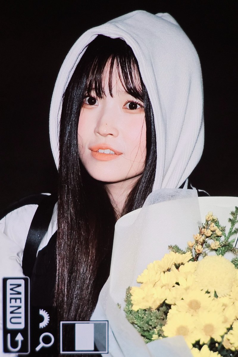 9clover_'s tweet photo. 231127 뮤직하이 퇴근

#송하영 #Hayoung 
#프로미스나인 #fromis_9 https://t.co/PRsFR8Y5eW