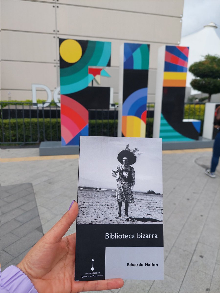 Comenzamos la semana desde la Feria Internacional del Libro de Guadalajara. A las 19:00 horas presentaremos Biblioteca bizarra, de Eduardo Halfon. Tendremos transmisión en vivo en: facebook.com/EditorialUnive… #EditorialUV #SomosLectores