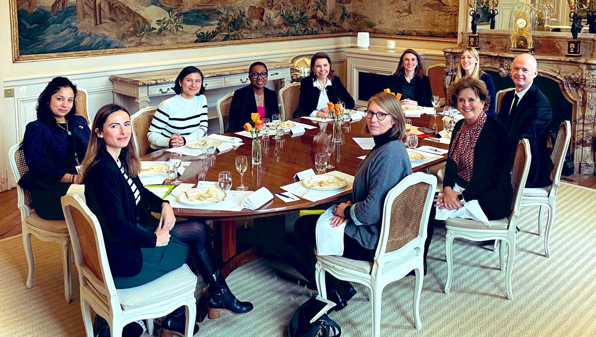 Delighted to welcome UK Gender Envoy @AliciaH_1 to Paris, to meet 🇫🇷 counterparts and speak at our #mindthegap conference on gender equality this afternoon. Beaucoup de choses à faire ensemble sur ces grands enjeux partagés. 🇬🇧🇫🇷 #diplomatiefeministe #genderequality