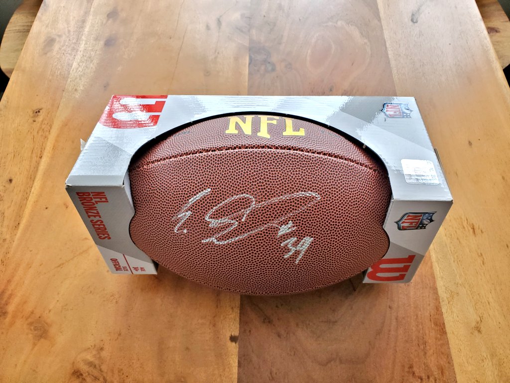 🚨GIVEAWAY ALERT🚨
Bears head up to Minnesota for MNF!! We're going to stick that Gjallarhorn up their ASS!!

I'm looking for a big game from Eddie Jackson!!

Retweet this &amp; 1 random person that does will win this Eddie Jackson auto football!!

Winner chosen at kickoff!!

🐻⬇️