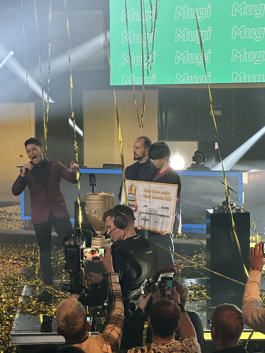 wotop_'s tweet photo. Une expérience incroyable et une année bien remplie qui se termine pour moi🥳! De superbes rencontres et une motivation au max pour 2024📈!
Merci à @EsportsRoyaleEN, @supercell et @MaxCmbr de rendre tout ça possible !💙❤️ https://t.co/MgZZXjDVoR