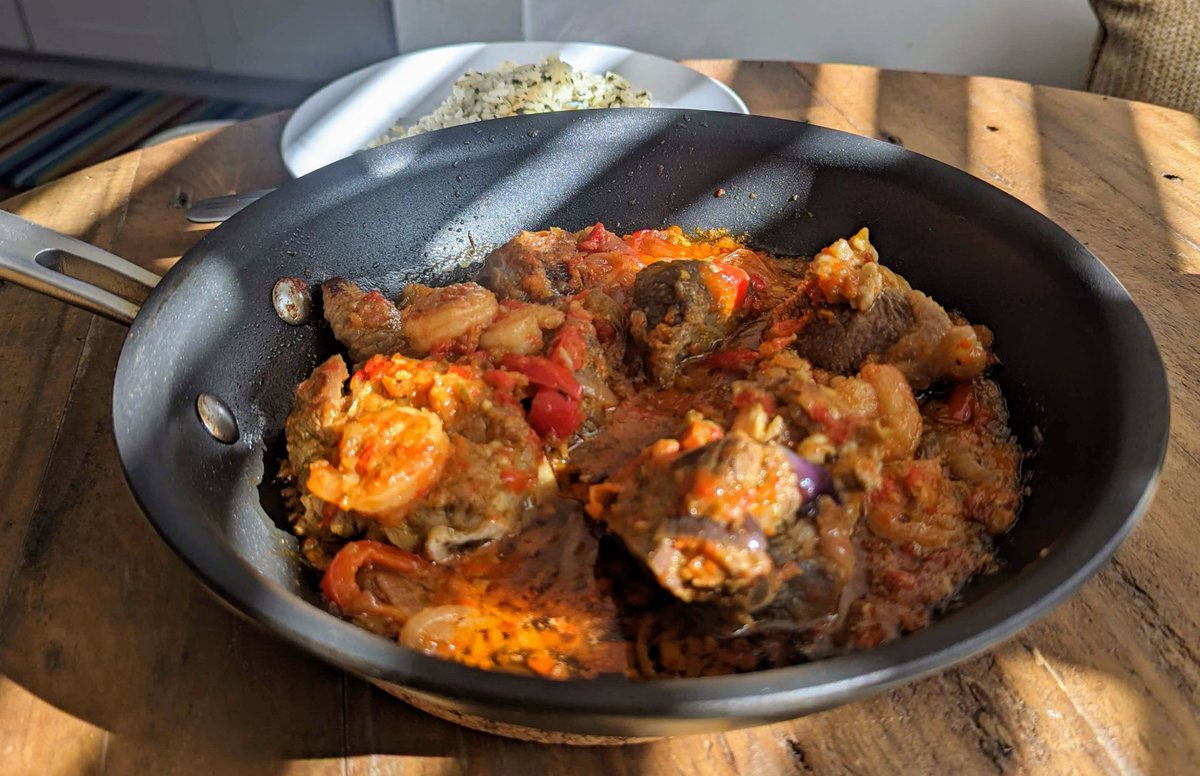 EattheWorldLA's tweet photo. 🇱🇷 LIBERIA
Start your Monday with a Liberian feast from a new home chef in South Los Angeles. Let's talk jollof, cassava leaf, check rice, and much more!

📍 Liberian Girl Kitchen, Leimert Park, South Los Angeles.
🔗 Please see profile link to read more and subscribe for free. https://t.co/5H0JJJf6iR