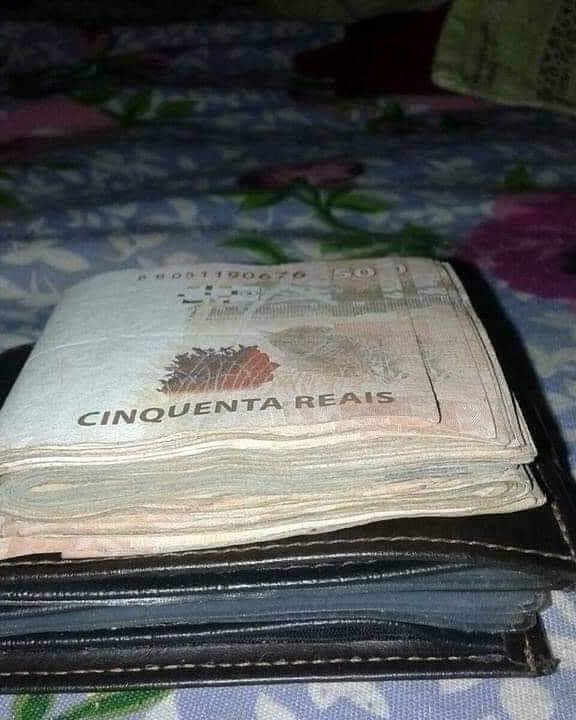 Como minha carteira é // Como meus amigos pensam que é