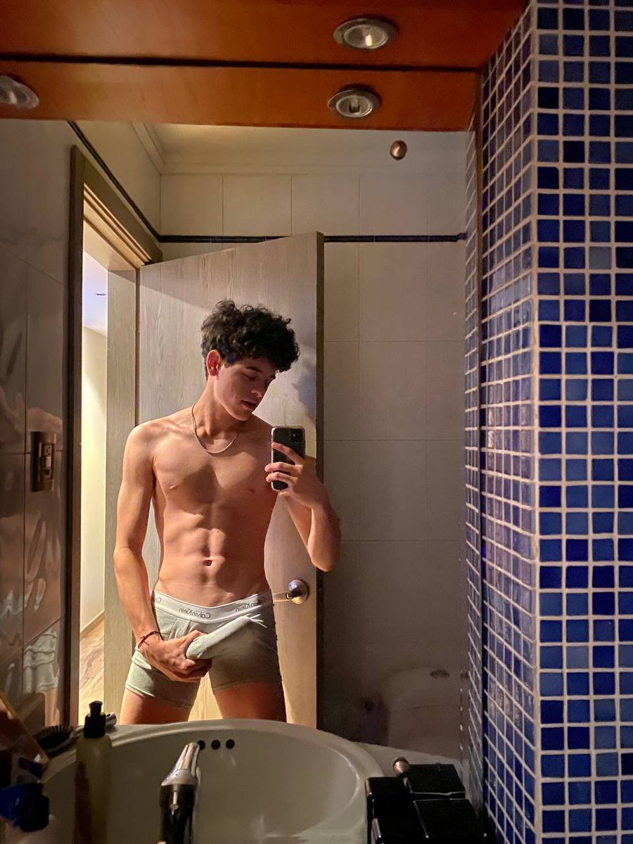 daddy is back to break your ass🤪… onlyfans.com/yereelpai