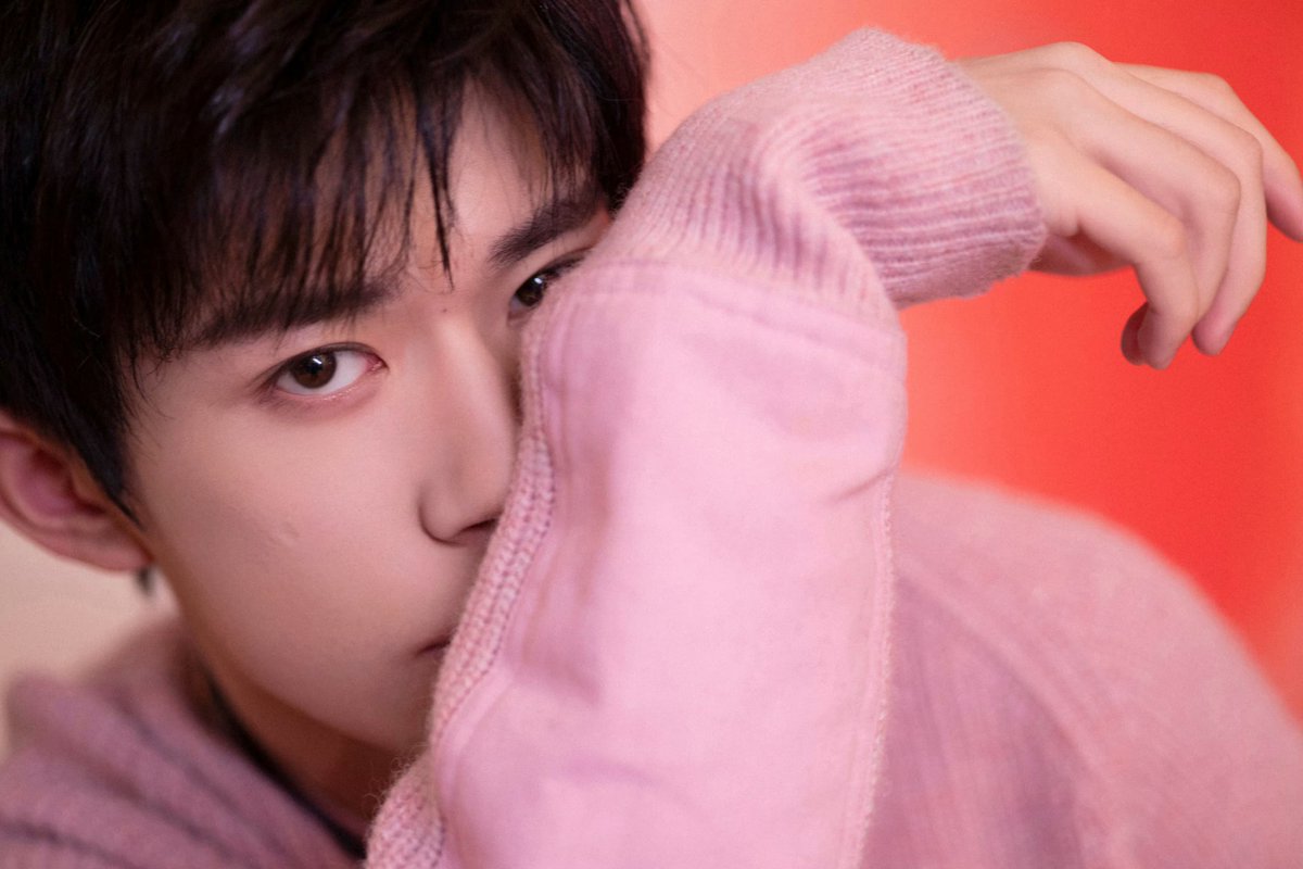 JacksonYee_YT's tweet photo. Happy Birthday to #JacksonYee, we hope your firm core and sensitive and pure heart will always be with you, and we hope that in the new year, you will receive more kisses from the world.
#JacksonYee23rdBday #易烊千玺1128生日快乐 #HappyQianxiDay #OnlyForJacksonYee https://t.co/8NkJfcE7Wk