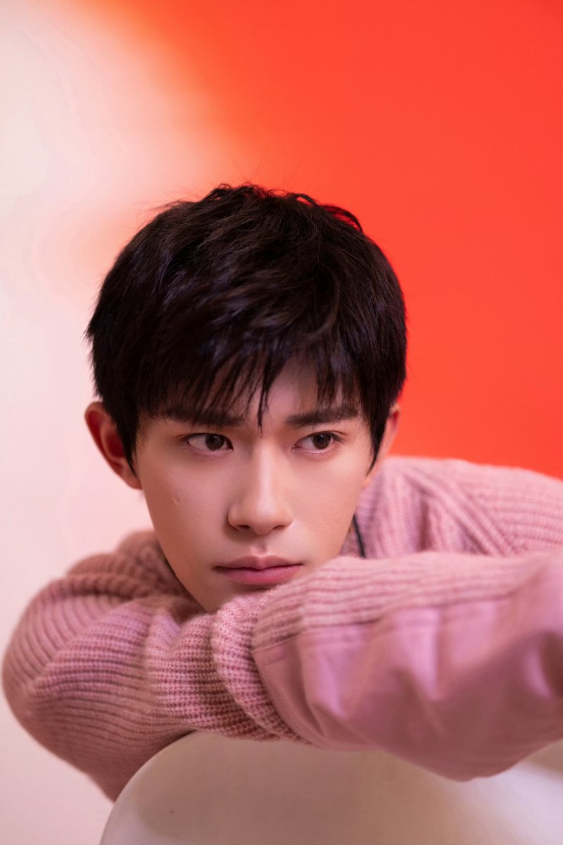 JacksonYee_YT's tweet photo. 祝 #易烊千玺 生日快乐,希望坚定的内核与敏感纯良的心一直陪伴你,也希望在新的一年,你能收获更多世界晃着给予的吻。
#JacksonYee23rdBday #易烊千玺1128生日快乐 #HappyQianxiDay #OnlyForJacksonYee https://t.co/N2DY6jet2K
