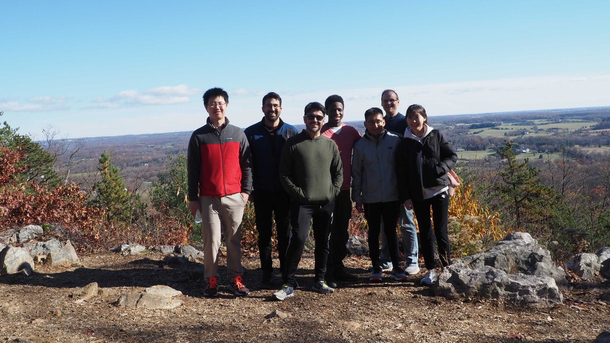 RodriguezLabUMD's tweet image. Group hike at the nearby Sugarloaf Mountain plus a bit of wine tasting nearby to refresh :-) . Let's close out the fall semester in good spirits!