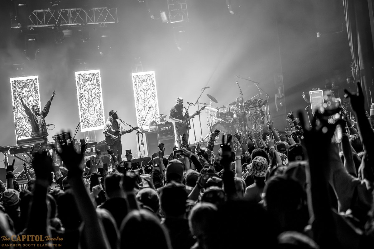 It was an absolute honor to host the final @twiddlemusic  Frendsgiving celebration! Seeing this group grow from up-and-coming jammers to full-blown rock stars. E Frendsgiving was a special time that we'll never forget. We will miss you! 
📸: Andrew Blackstein Photography