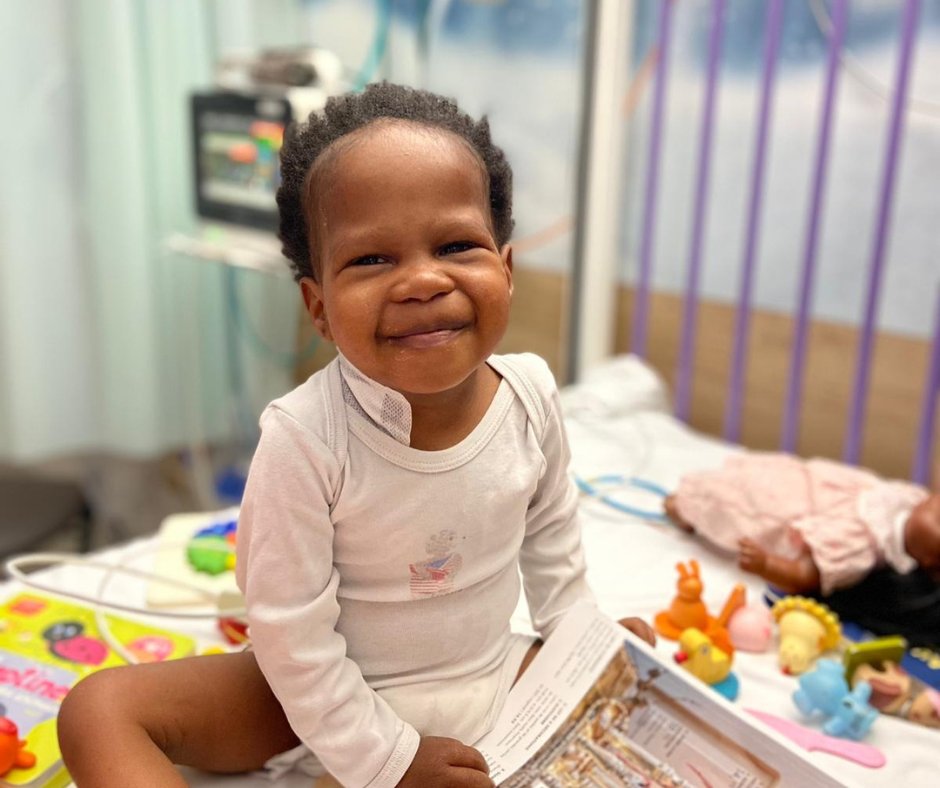 chainedelespoir's tweet image. ✨ LA BONNE NOUVELLE DU JOUR ✨
Originaire du #Cameroun, Noémie Clara a été opérée à ❤️ ouvert à #Lyon ! Avec l’aide de sa famille d’accueil, la petite #fille va de mieux en mieux et se remet doucement de son intervention 👍