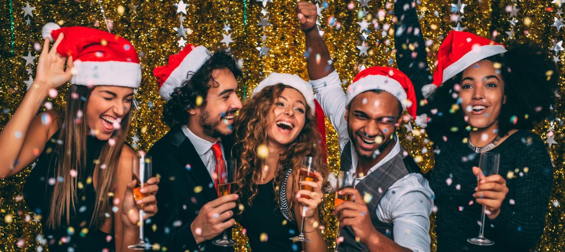 #christmasparty season means potential for incidences of sexual harassment. As an #employer you'll be liable for any problems of this nature as it is a work event - here's our guide to help you avoid these incidents:
face2facehr.com/avoiding-sexua…

#f2fhrmk