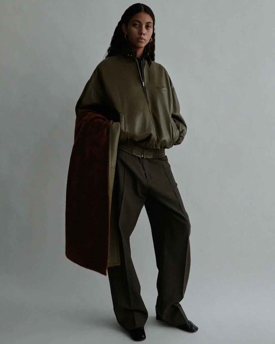 andylwu's tweet photo. Phoebe Philo came to take her crown back https://t.co/up1XtDlbrt