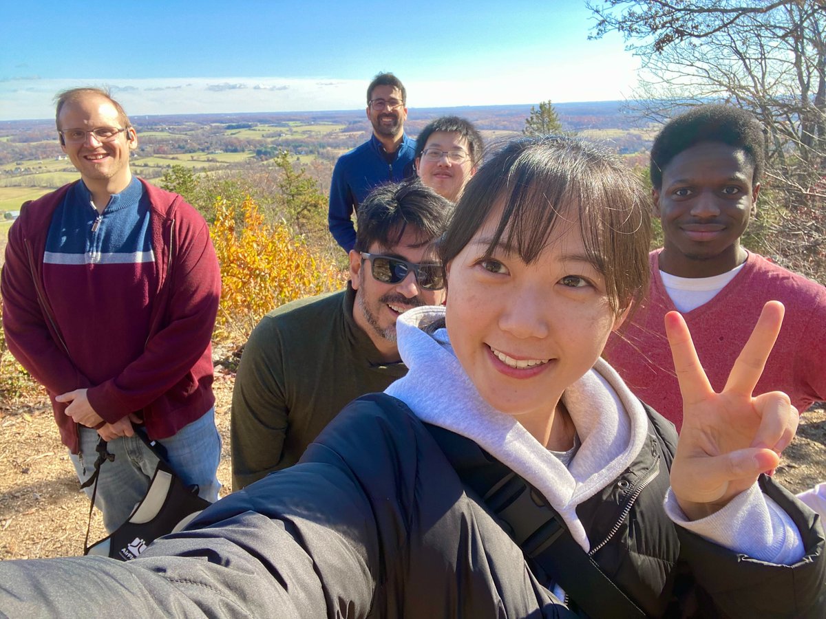 RodriguezLabUMD's tweet image. Group hike at the nearby Sugarloaf Mountain plus a bit of wine tasting nearby to refresh :-) . Let's close out the fall semester in good spirits!
