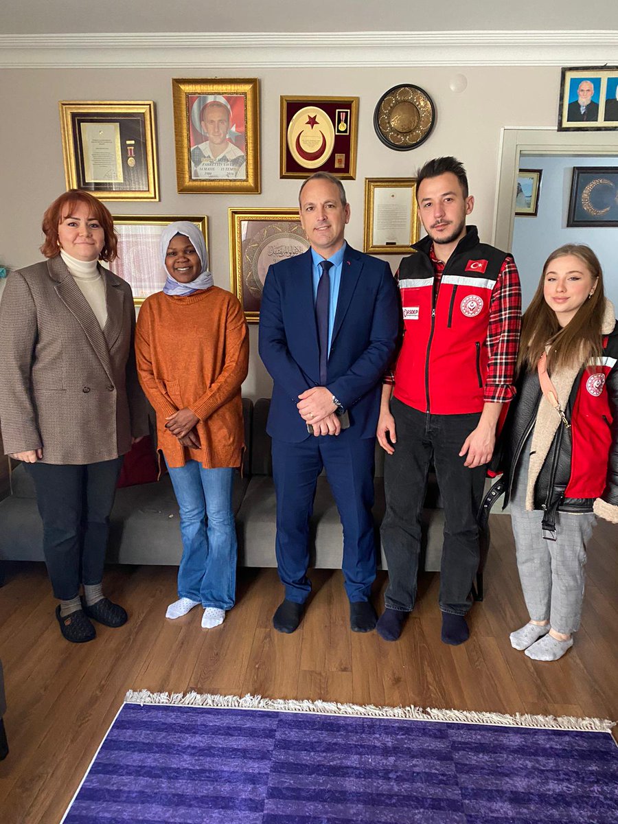 SisliKaymakam's tweet photo. Kaymakamımız Ahmet Gazi Kaya'nın eşi Gökçen Kaya, İlçe Sosyal Hizmet Müdürü Adem Yavuz Kartal ile birlikte, #Şişli'de ikamet eden şehit ailelerimizi ziyaret ederek, devletin her daim şehit ve gazilerimizin kıymetli ailelerinin yanında olduğunu ifade etti. https://t.co/ey0JI9Jsg6
