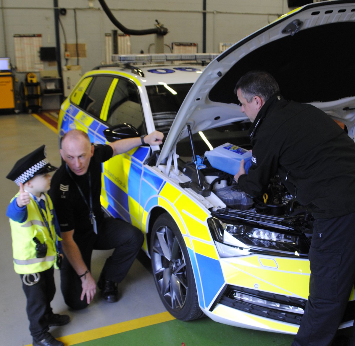PSOSGlenrothes's tweet photo. Maintenance - ensure all fluid levels are checked and topped up regularly. This ensures that your vehicle remains roadworthy and less likely to suffer a breakdown. Almost two-thirds of fatal accidents involving stopped vehicles on a dual carriageway occur in a layby. #Greenforgo! https://t.co/p92GJgyekH