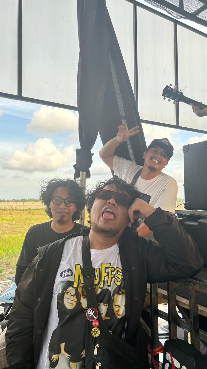Enggalsetara's tweet photo. Nge-band itu hobby, selebihnya bonus 🤩 https://t.co/a4pohNaIId