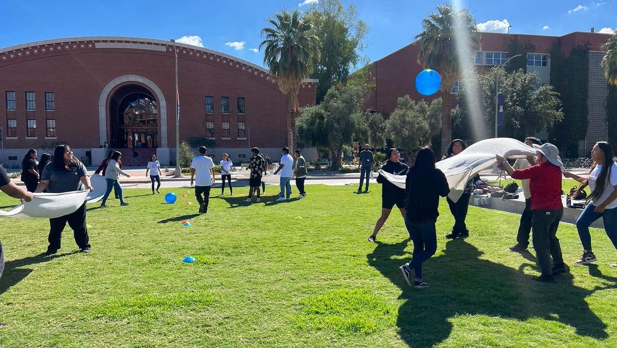 hauryprogram's tweet photo. Reposted from the amazing @nativesoar and @nasa_ua  #hauryprogram is honored to be able to support such incredible work at the @uarizona opening #nativepathways ! "
🔵 CAMPUS VISIT 🔵
Blanket volleyball with the Senior Class of Ha:şañ Preparatory &amp; Leadership School! https://t.co/8Os2UdAw4w