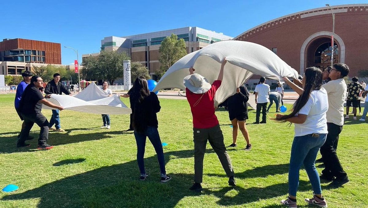 hauryprogram's tweet photo. Reposted from the amazing @nativesoar and @nasa_ua  #hauryprogram is honored to be able to support such incredible work at the @uarizona opening #nativepathways ! "
🔵 CAMPUS VISIT 🔵
Blanket volleyball with the Senior Class of Ha:şañ Preparatory &amp; Leadership School! https://t.co/8Os2UdAw4w