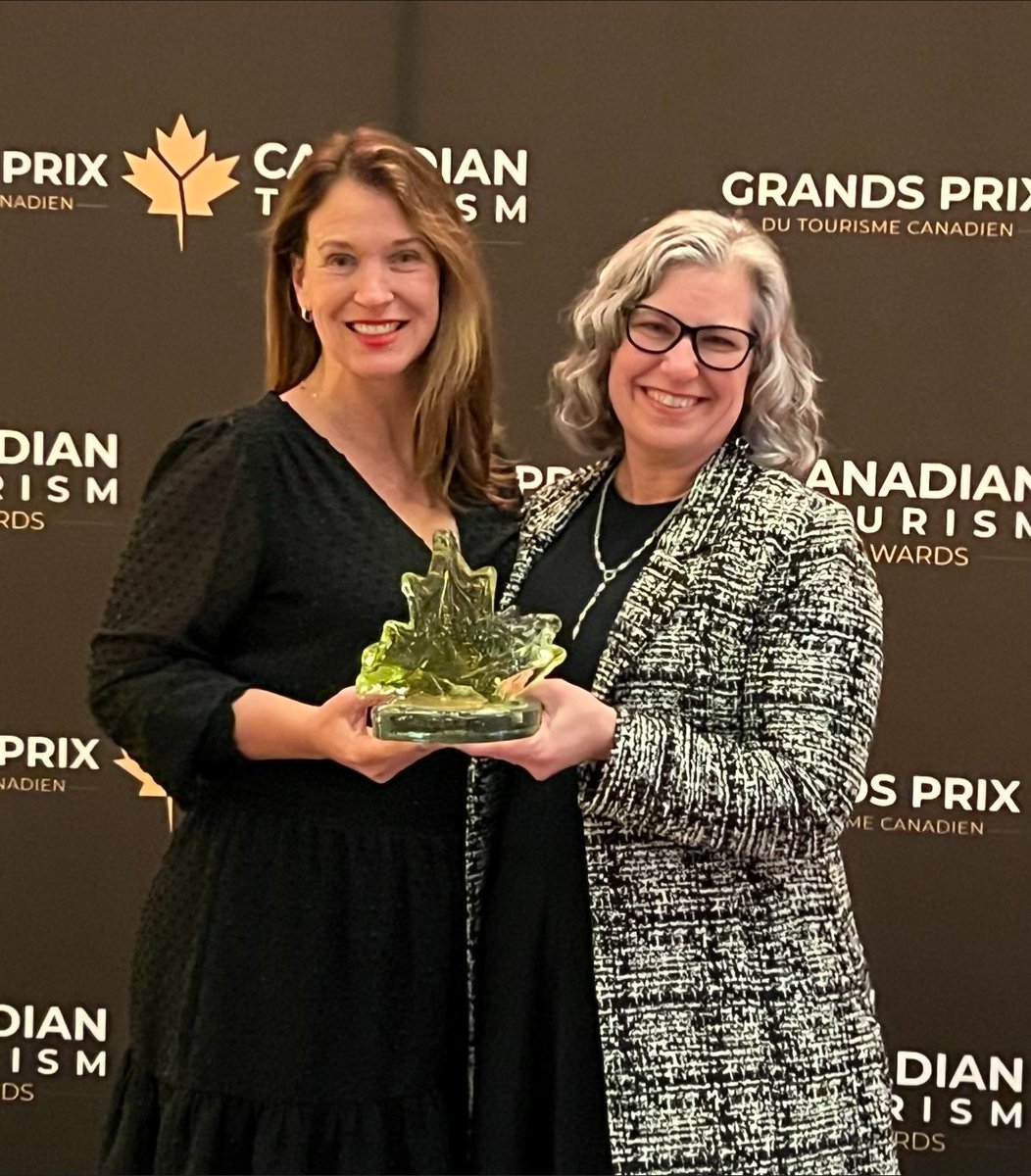 Congratulations to Erin Crane and @TourismLeth for winning @TIAC_AITC @CanadaCulinary best Culinary Tourism Experience award - making Alberta proud with our many Farm to Table operators! #ThankAFarmer #ExploreAlberta 🧑‍🌾🌾