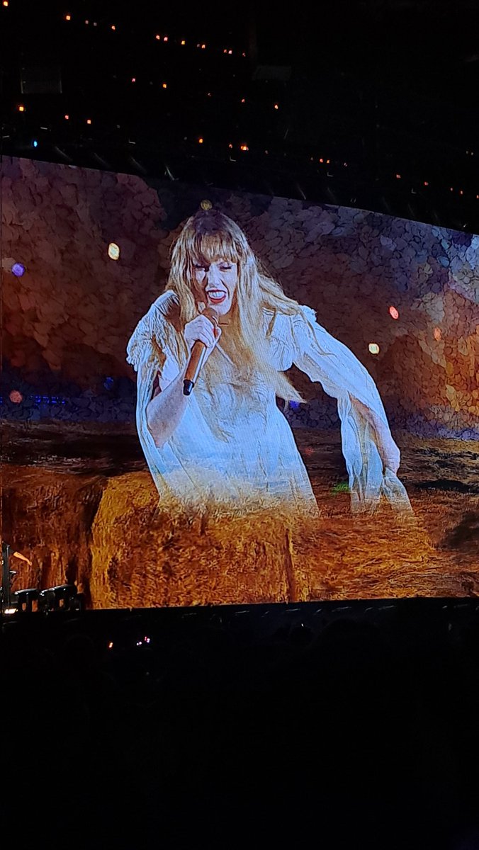 blueberryrobinn's tweet photo. 📸 as melhores fotos que eu tirei ontem no show, a thread

#TheErasTourSP #TheErasTourBrasil #TaylorSwiftErasTour https://t.co/dxApOBMnhv