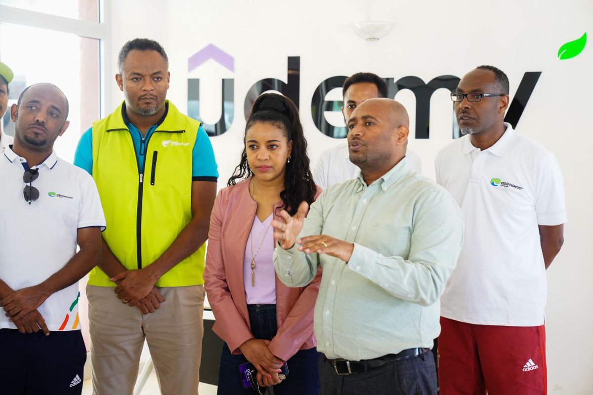 በዋና ሥራ አስፈጻሚያችን ፍሬሕይወት ታምሩ የተመራ የኩባንያችን የከፍተኛ አመራር ልዑክ ዳን ኢነርጂ ተቋም በመገኘት ተቋሙ ለቴክኖሎጂ የተለየ ፍላጎት ያላቸው ተማሪዎችን በኮዲንግ፣ በተለያዩ የቴክኖሎጂ ዘርፍ እና የስነ ምግባር ክህሎት በነጻ